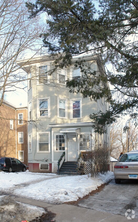 Building Photo - 364-366 Maple Ave