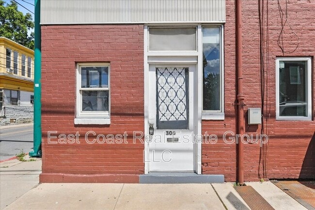 Building Photo - 300 S Potomac St