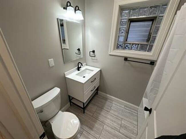 Foto del edificio - 4807 W Argyle St
