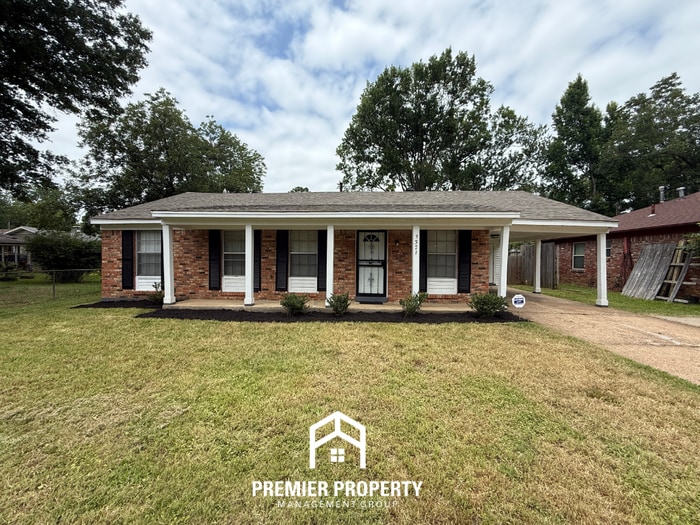 3BR/2BA Memphis Rental with Hardwood Floors & Tile Galley Kitchen - 3BR/2BA Memphis Rental with Hardwood Floors & Tile Galley Kitchen
