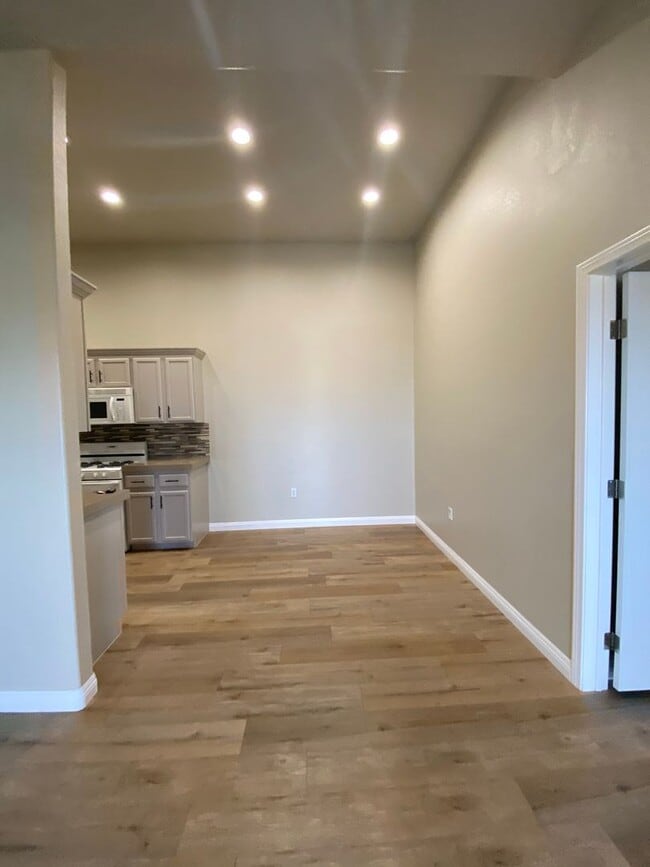 Foto del edificio - Modern Condo in Gated Community!