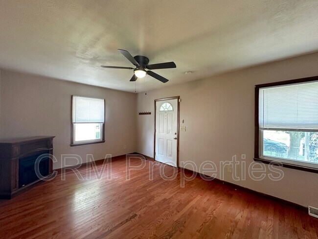 Building Photo - 2203 S Pershing Dr