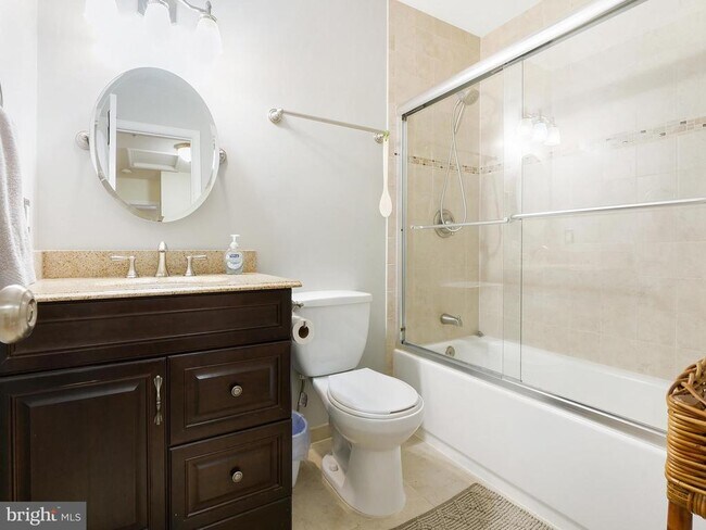 Foto del edificio - 7807 Groveland Square