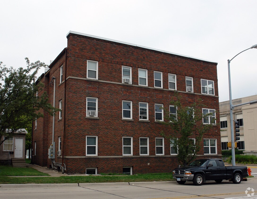 Forrest Apartments in Moline, IL