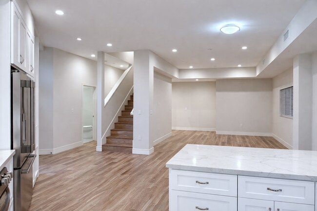 Foto del edificio - Grant Avenue B