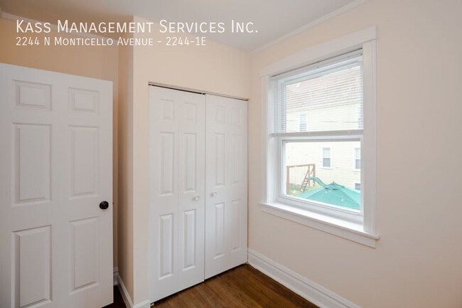 Building Photo - Prime Logan Square 2 bedroom with New Kitc...