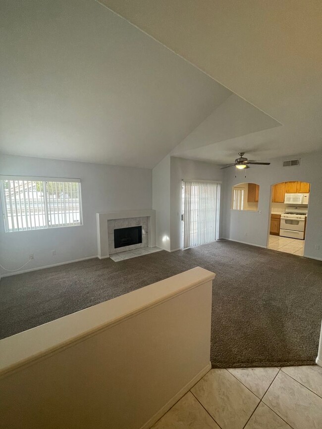 Building Photo - 2 Bed Condo in Henderson Nevada.