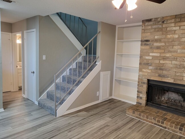 Photo - 809 Treadwell Ct House