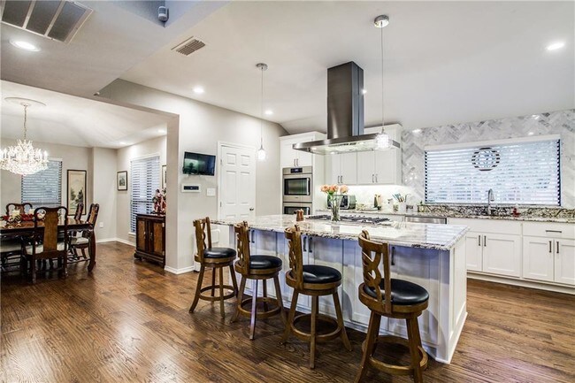 Building Photo - 909 Sunningdale Cir