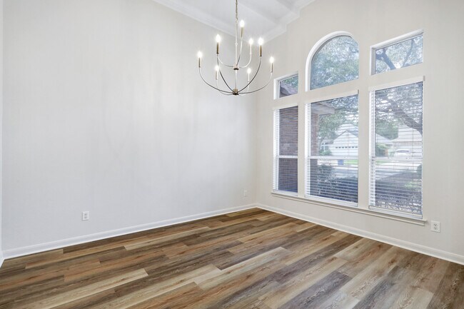 Building Photo - 26 Silverhorn Dr
