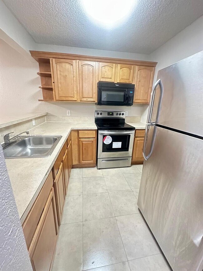 Foto del edificio - 8540 N Sherman Cir