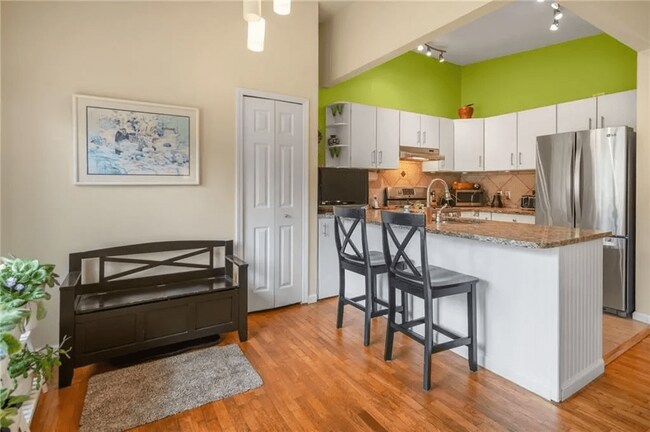 Kitchen/Dining - 1246 Warren Rd