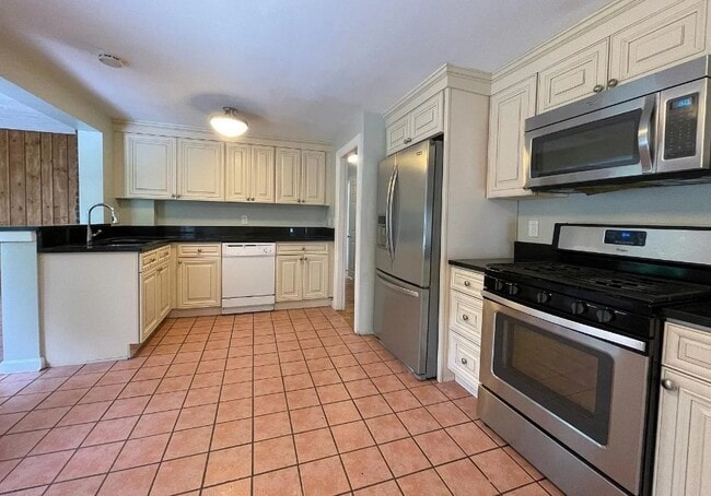 Foto del edificio - 90 Cabot St