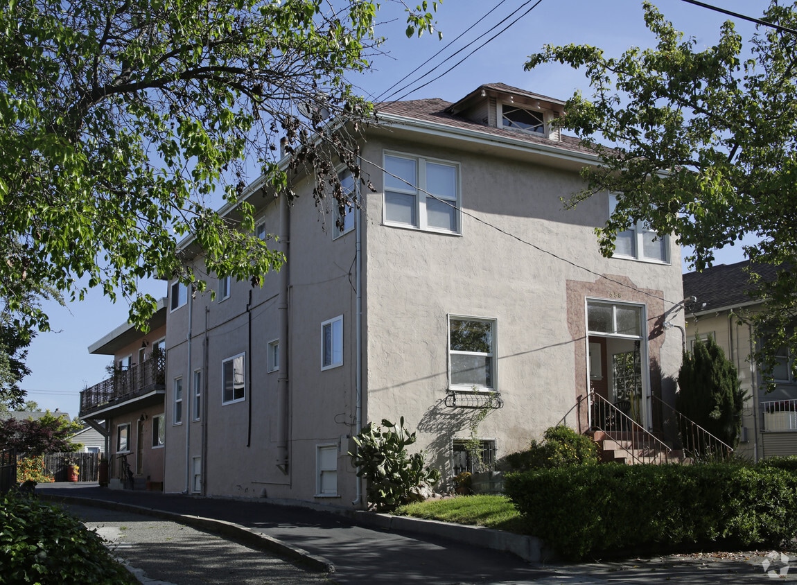 Primary Photo - 558 58th St