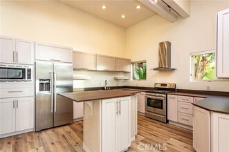 Building Photo - 805 Katella St