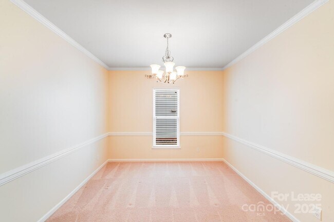 Foto del edificio - 7012 Kitty Hawk Ln