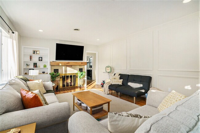 Foto del edificio - 204 E Spring St