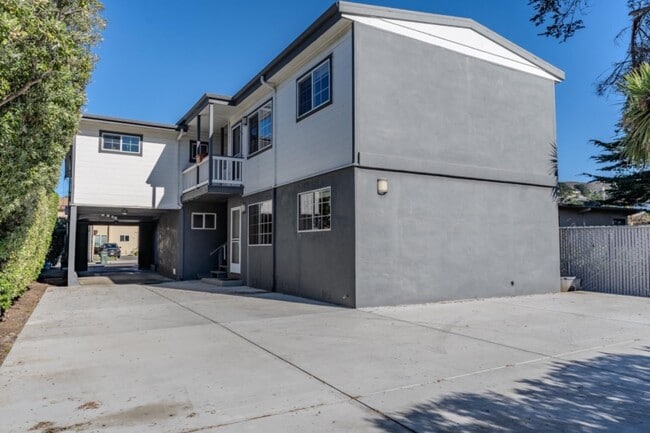 Building Photo - 102 Brighton Rd