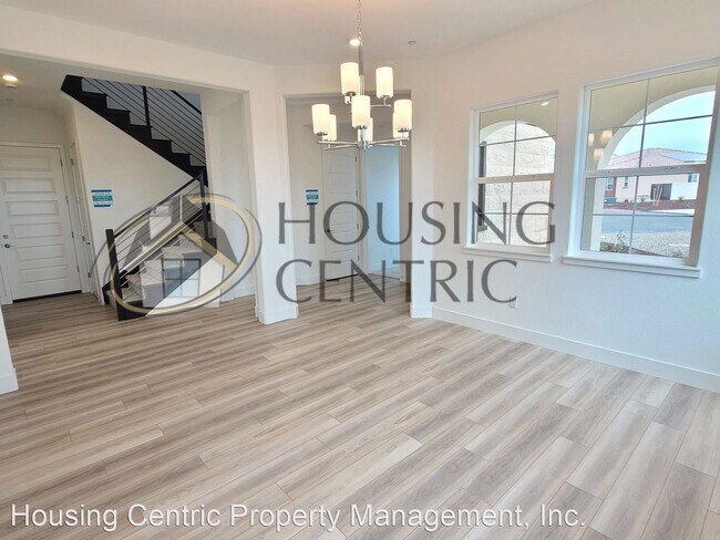 Building Photo - 4 br, 3.5 bath House - 1068 Trapani Ln