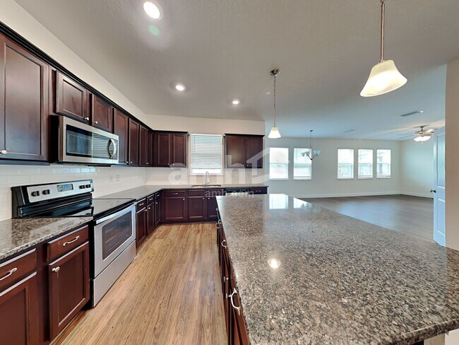 Foto del edificio - 325 Pine Terrace Dr