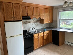 Building Photo - 469 Mt Hope St