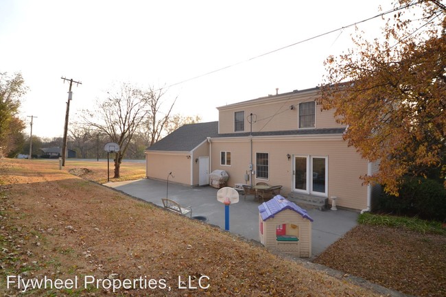 Building Photo - 4 br, 2.5 bath House - 1516 1st St