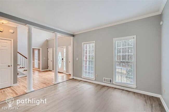 Building Photo - 6 br, 3.5 bath House - 442 Club View Dr UNIT