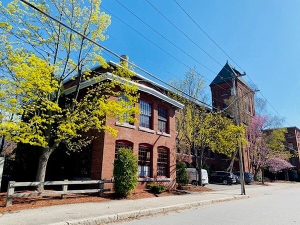 Primary Photo - 470 Silver St