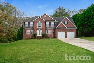 Building Photo - 212 Blue Grass Terrace