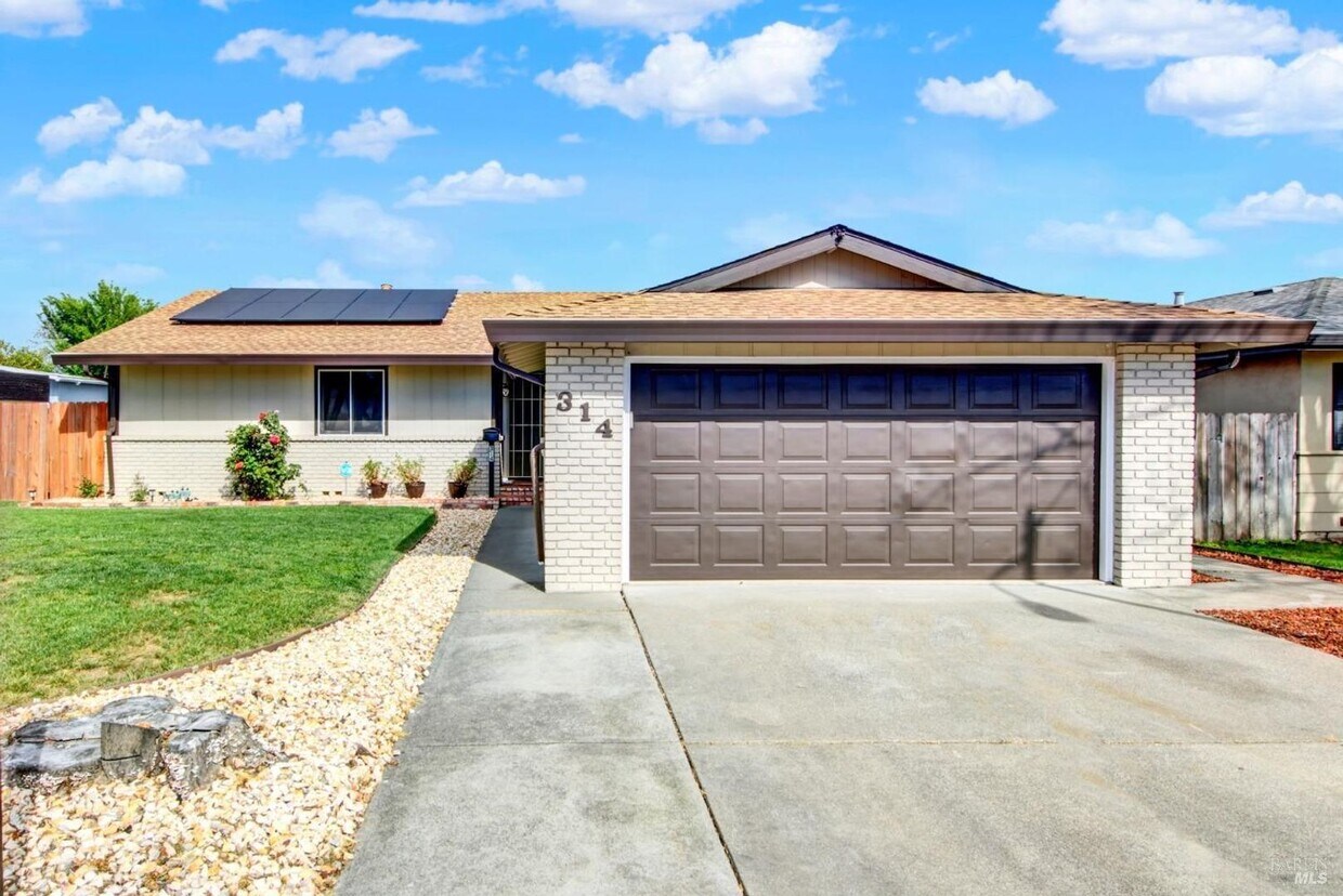 Primary Photo - Charming Home In Fairfield - Available Now!
