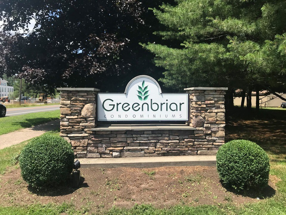 17 Greenbriar Dr, Farmington, CT 06032 Condo for Rent in Farmington