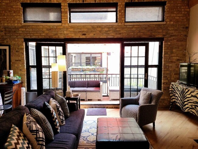 Foto del edificio - 226 N Clinton St