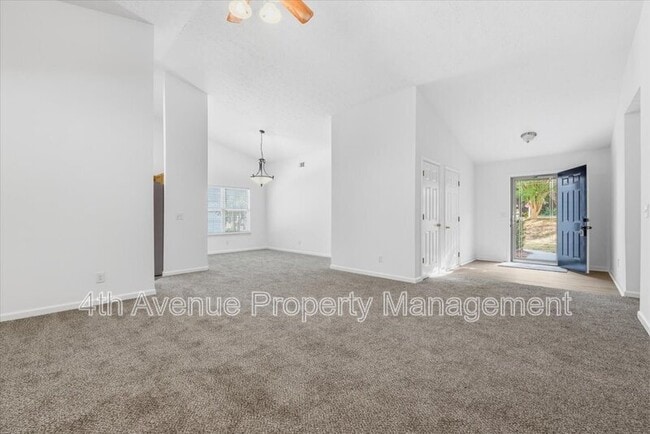 Building Photo - 407 Crested View Dr