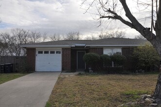 Building Photo - 5709-5711 Shadydell Dr