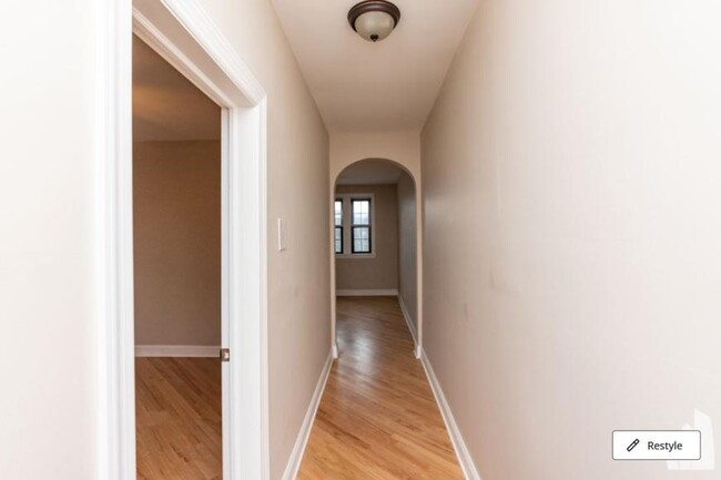 Building Photo - 2 bedroom in Winnetka IL 60093