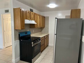 Building Photo - 401 SW 13th Pl