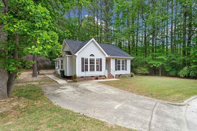 Building Photo - Charming Raleigh Home at End of Cul-de-Sac with Sunroom