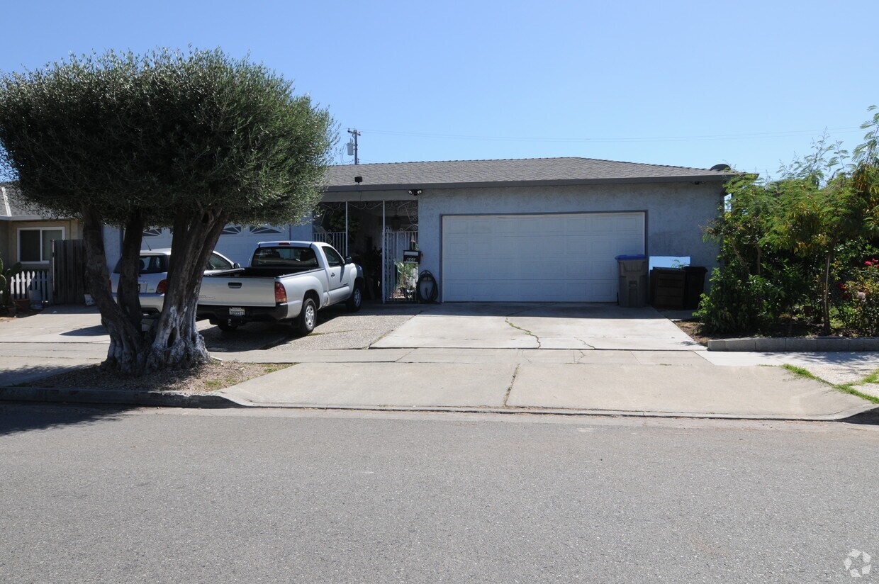 Building Photo - 664-666 Chemeketa Dr