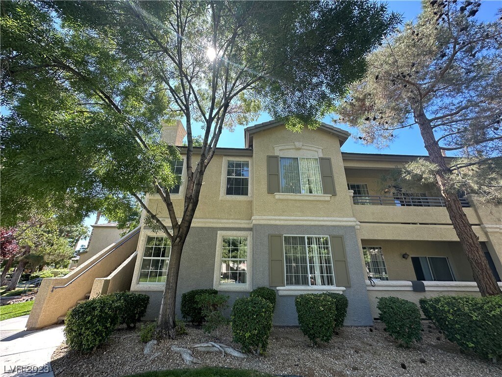 Primary Photo - 1608 Queen Victoria St