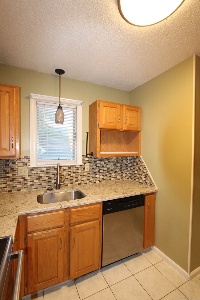 Foto del edificio - 44 Rosemary Ln