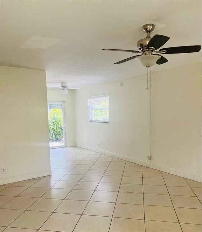 Foto del edificio - 1212 NE 6th St