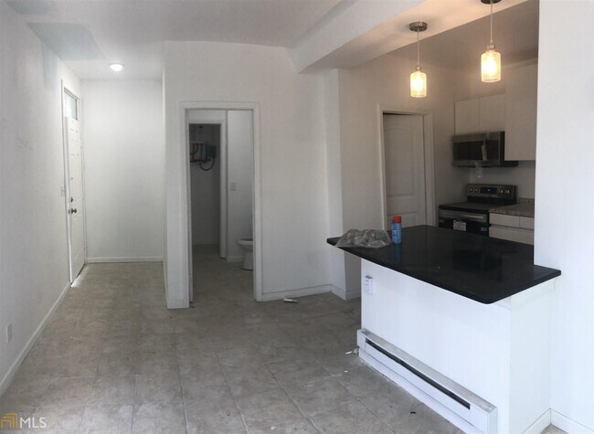 Foto del edificio - 329 Clayton Ave