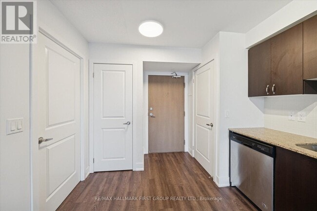 Photo du bâtiment - 1255 Bayly St