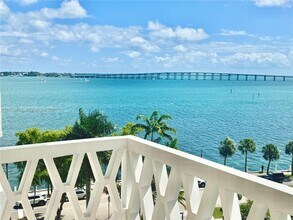 Building Photo - 1430 Brickell Bay Dr