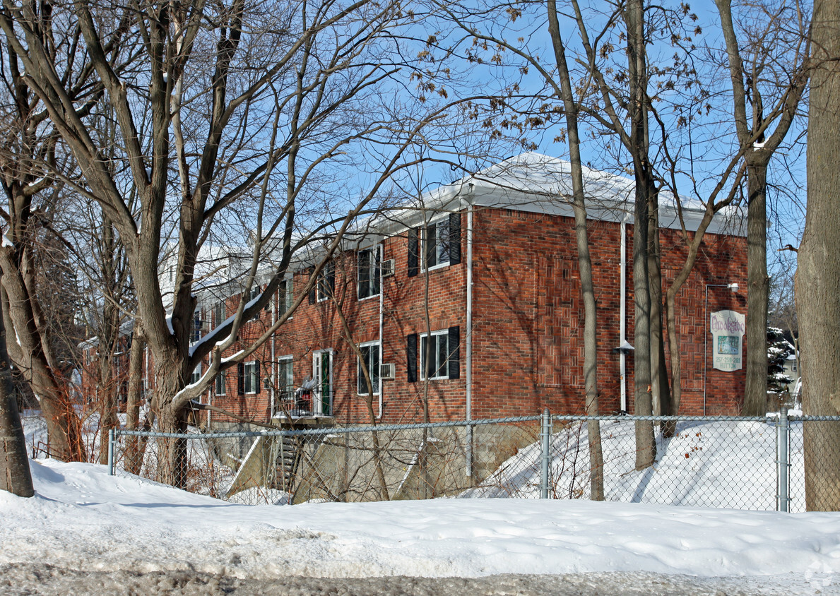 Building Photo - 249-259 Hutton St