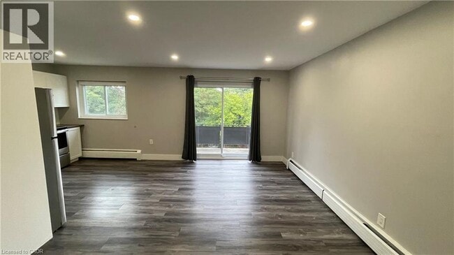 Photo du bâtiment - 410 Hazel St