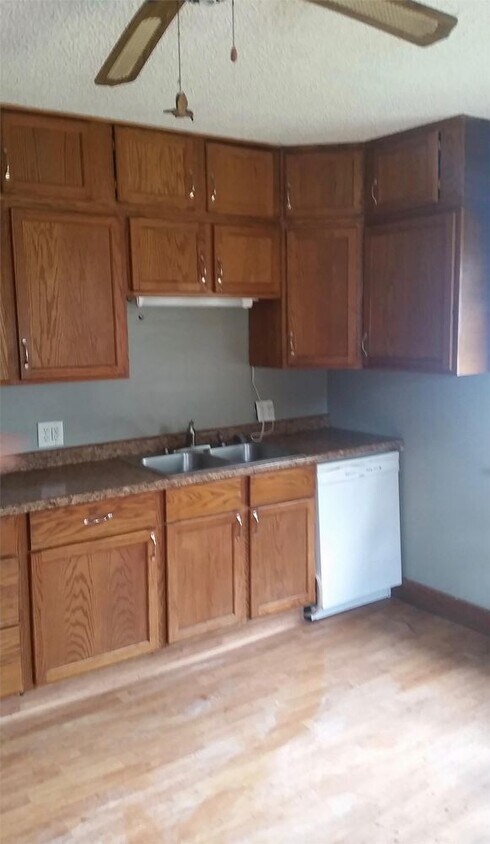 Building Photo - 1015 Rockdale Rd - Unit 1