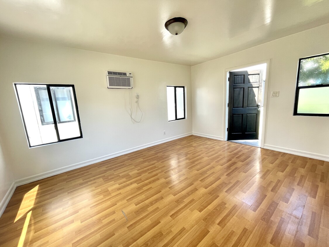 Primary Photo - 6000 Lexington Ave