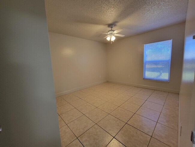 Foto del edificio - 3831 Bowline Cir