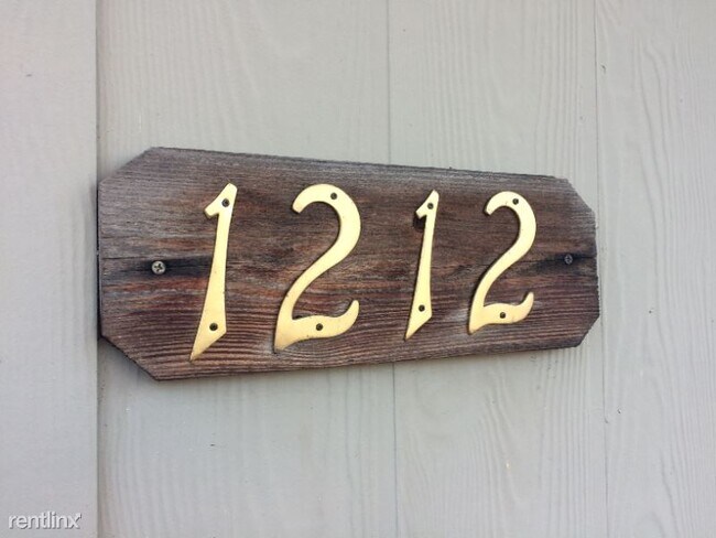 Foto del edificio - 1212 NE Mariners Loop